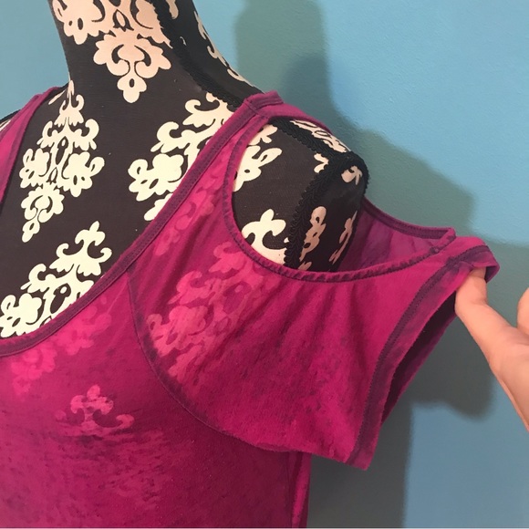 FREE Maurices Fuchsia Off Shoulder Short Sleeve T-Shirt GUC Burnout Small Basic - Picture 7 of 12